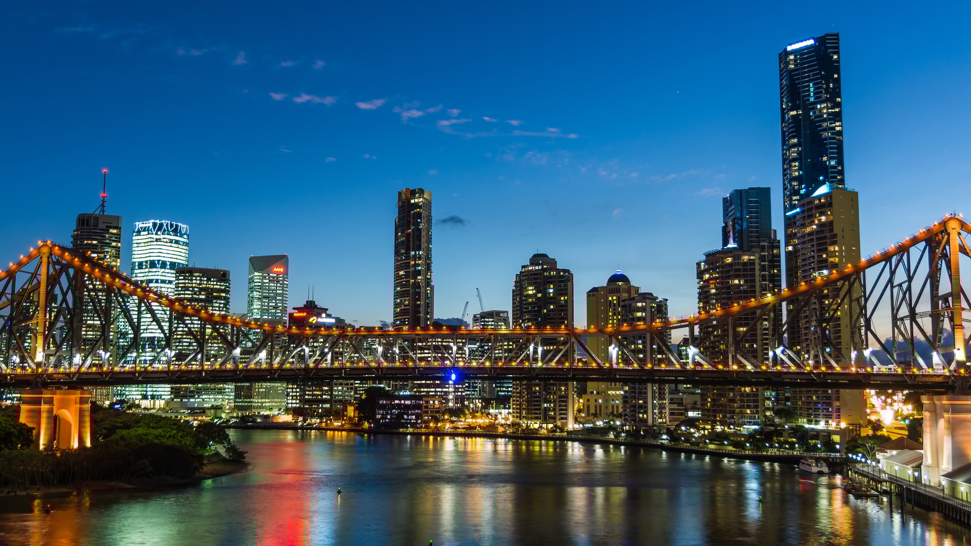 Beautiful shot of the Story Bridge in Australia at night time